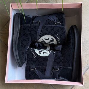 RARE VTG Juicy Couture Black Jacquard Terry Suede Embroidered Boots Sz. 6